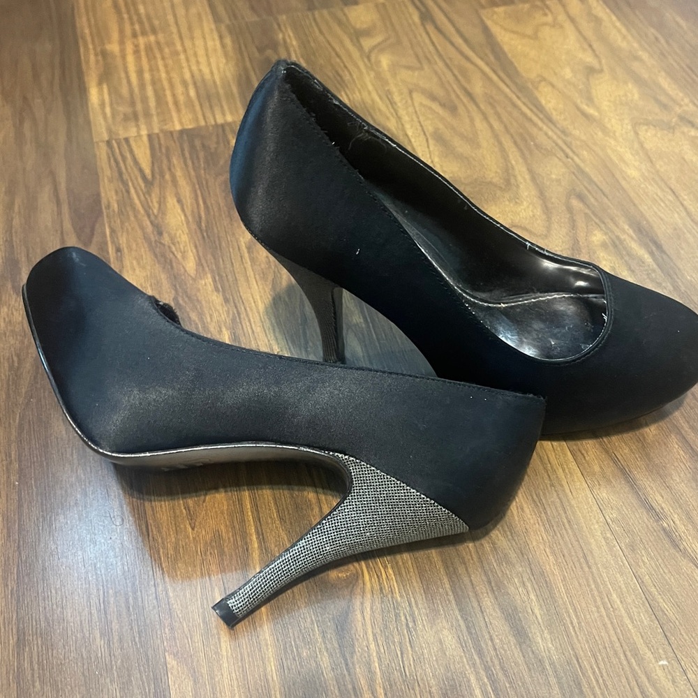 Unlisted Women’s Flawless Round Toe Pumps.